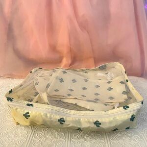 Summer packing cubes